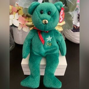 🆕🎄 RETIRED RARE TY BEANIE BABY BEAR “GIFT”. (GREEN BEAR WITH GOLD WINGS). MWMT!